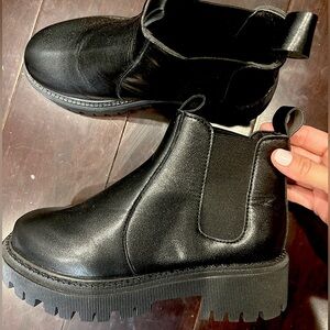 Black Chelsea boots size 5.5 (35) NEVER WORN great condition